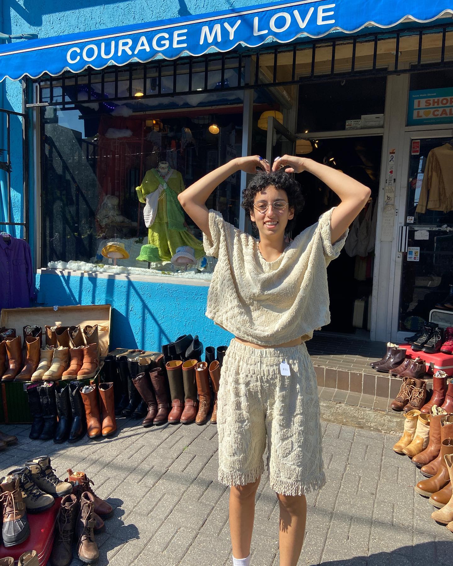 Curated autumn style profile.